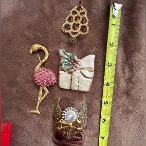 Four holiday vintage brooches (pins)